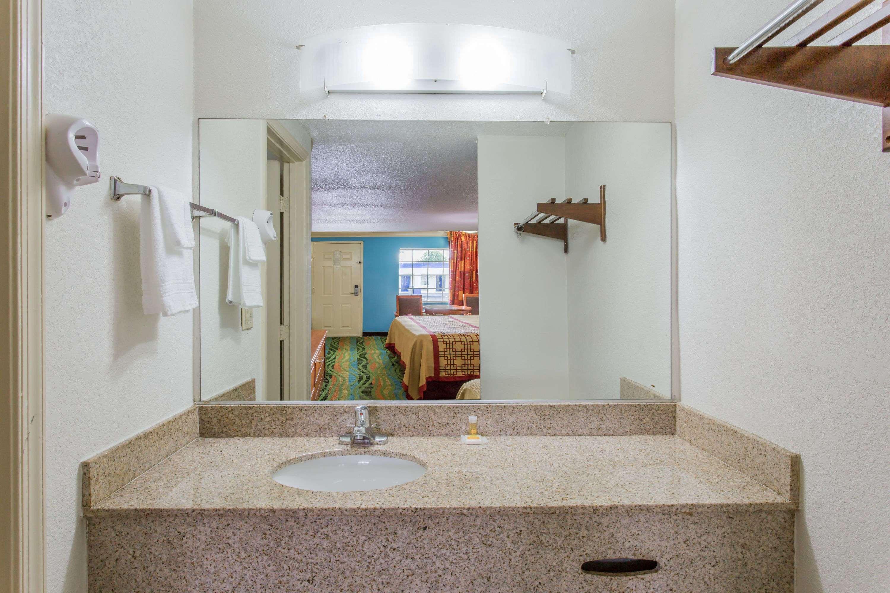 Days Inn By Wyndham Virginia Beach Town Center Екстер'єр фото