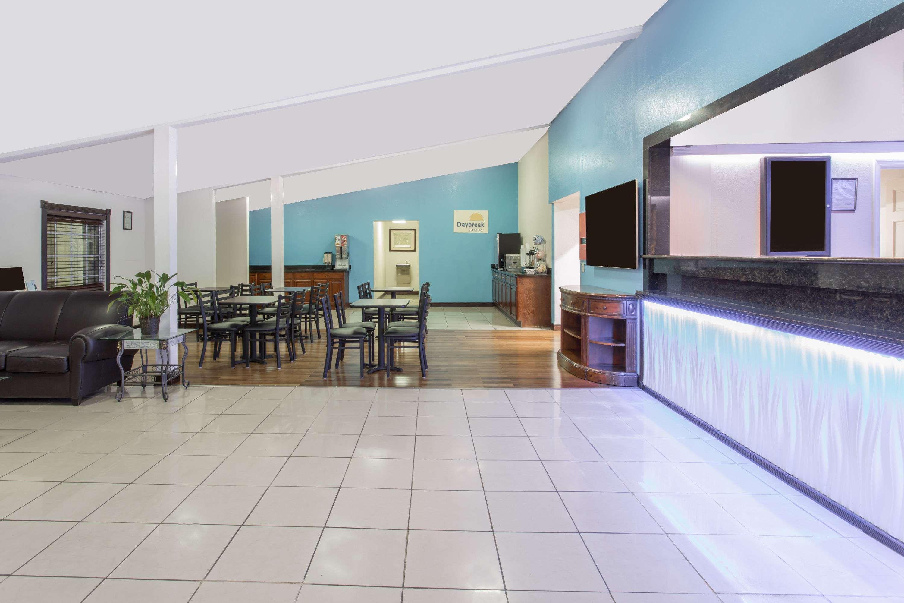 Days Inn By Wyndham Virginia Beach Town Center Екстер'єр фото